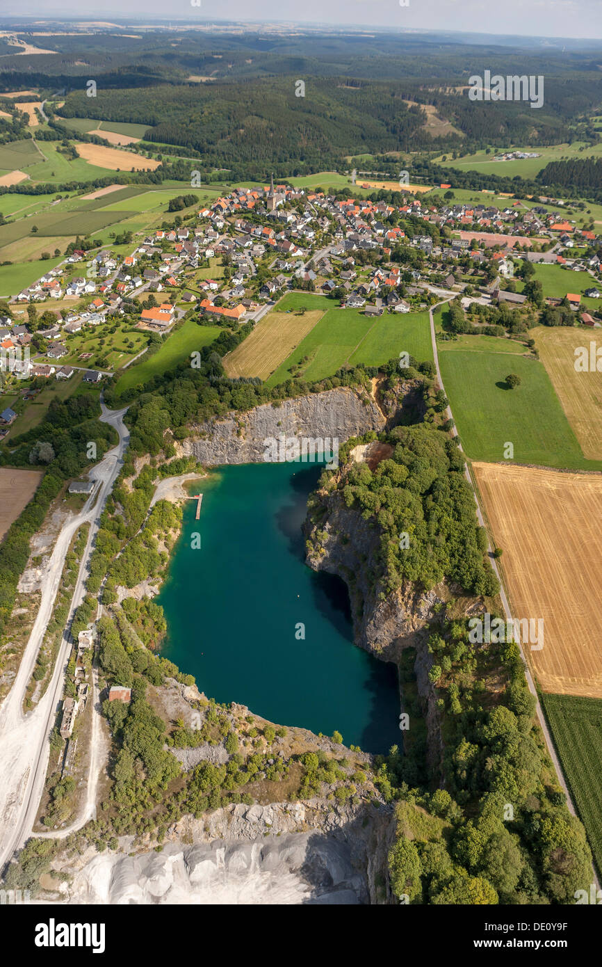 Vista aerea, cava, Blauer vedere il lago, Fritz Weiken pit, Kallenhardt, Ruethen, Sauerland, Renania settentrionale-Vestfalia Foto Stock