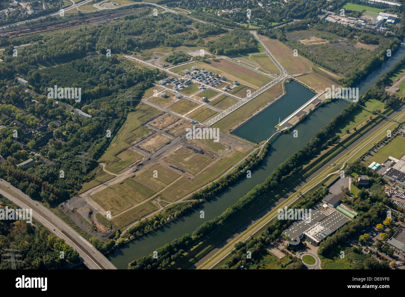 Vista aerea, area di Bismarck, Stadtquartier am Wasser area di sviluppo, Karl-Arnold-Weg street, Gelsenkirchen, zona della Ruhr Foto Stock