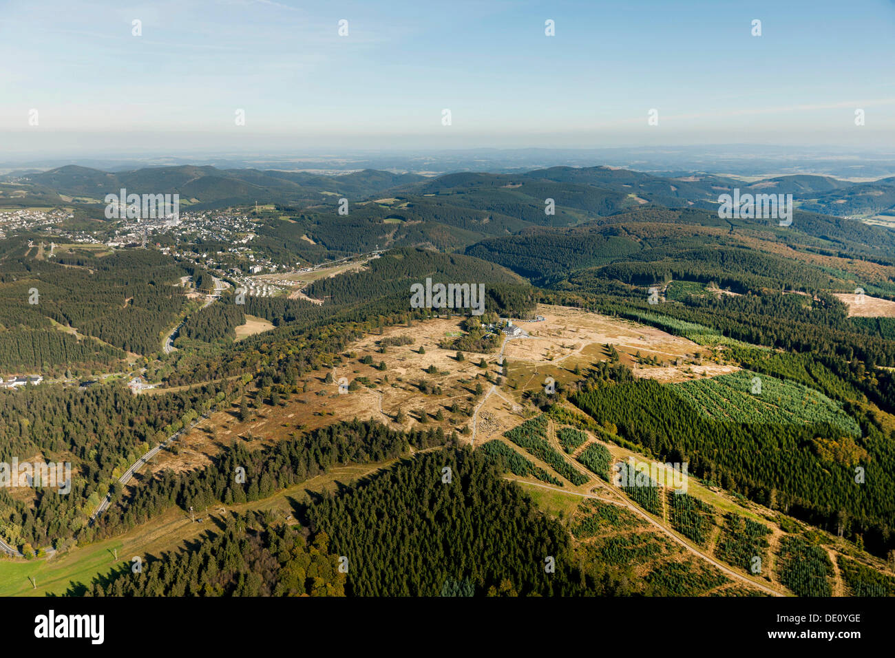 Vista aerea, Kahler Asten mountain, Hochheide, Rothaargebirge mountain range, Hochsauerland distretto, regione di Sauerland Foto Stock