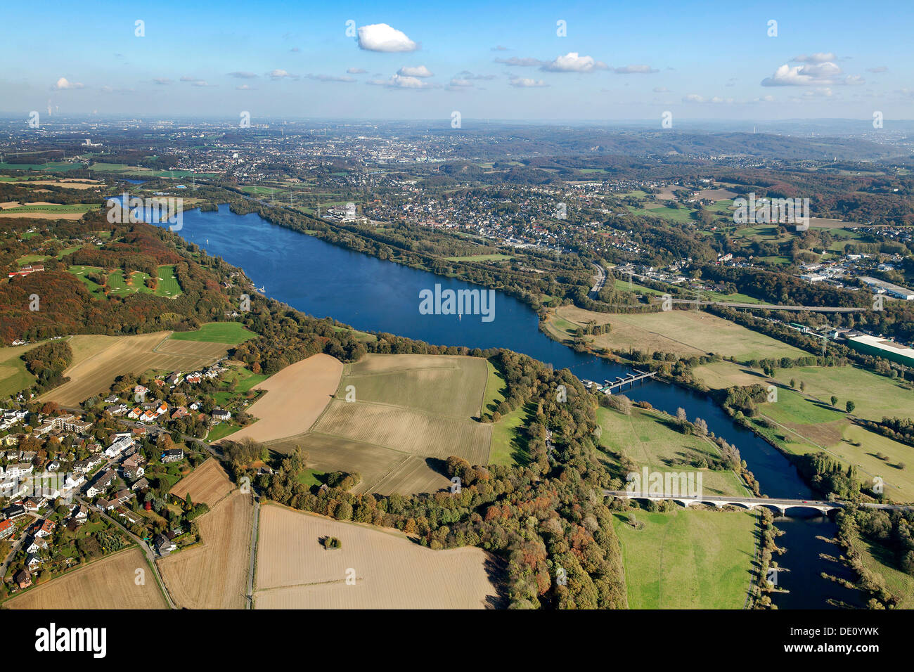 Vista aerea di Kemnader Stausee dam, Weir, valle della Ruhr, fiume Ruhr, Bochum, la zona della Ruhr, Renania settentrionale-Vestfalia Foto Stock