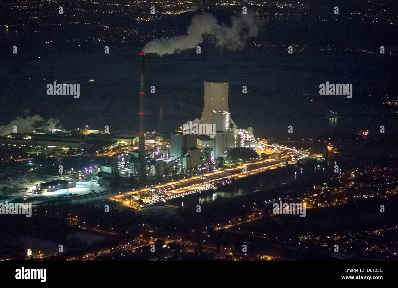 Vista aerea, impianto alimentato a carbone in Duisburg-Walsum, STEAG, utility municipali, di notte Foto Stock