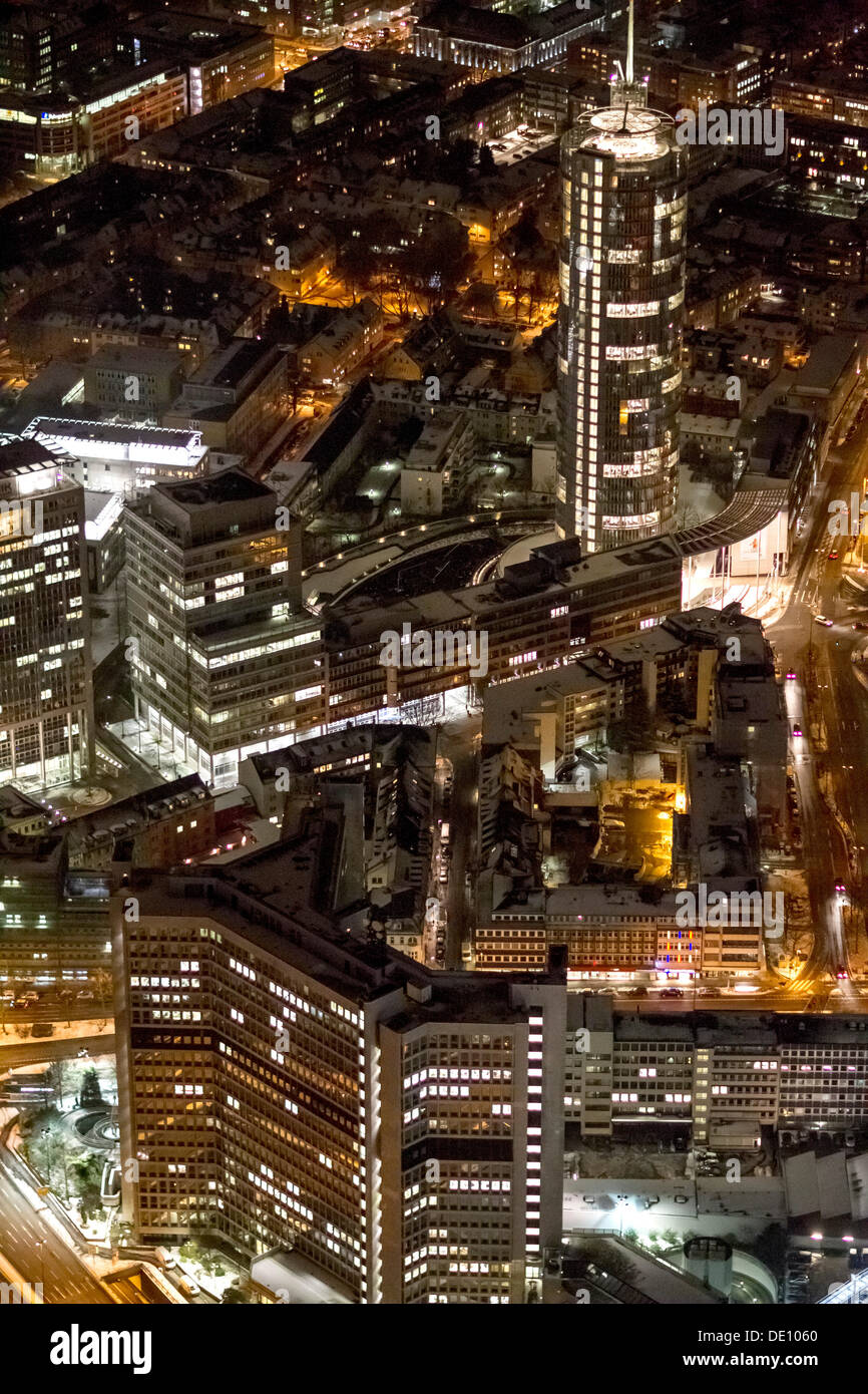 Vista aerea, RWE tower, "Power Tower", sede di RWE, di notte Foto Stock