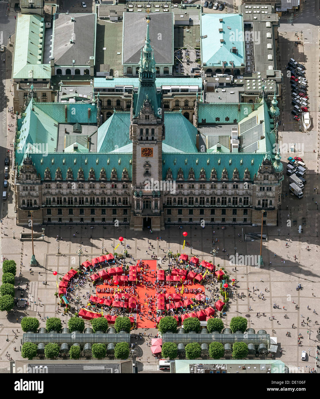 Vista aerea, municipio Buergerschaft, membro del Parlamento europeo di Amburgo, padiglione rosso davanti al municipio Foto Stock