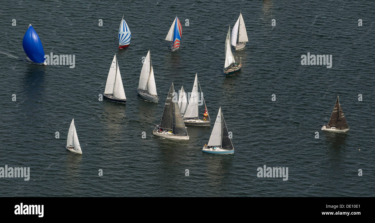 Vista aerea, regata a vela nella Baia di Greifswald o Greifswalder Bodden, barche a vela, Middelhagen fuori dell'isola di Ruegen Foto Stock