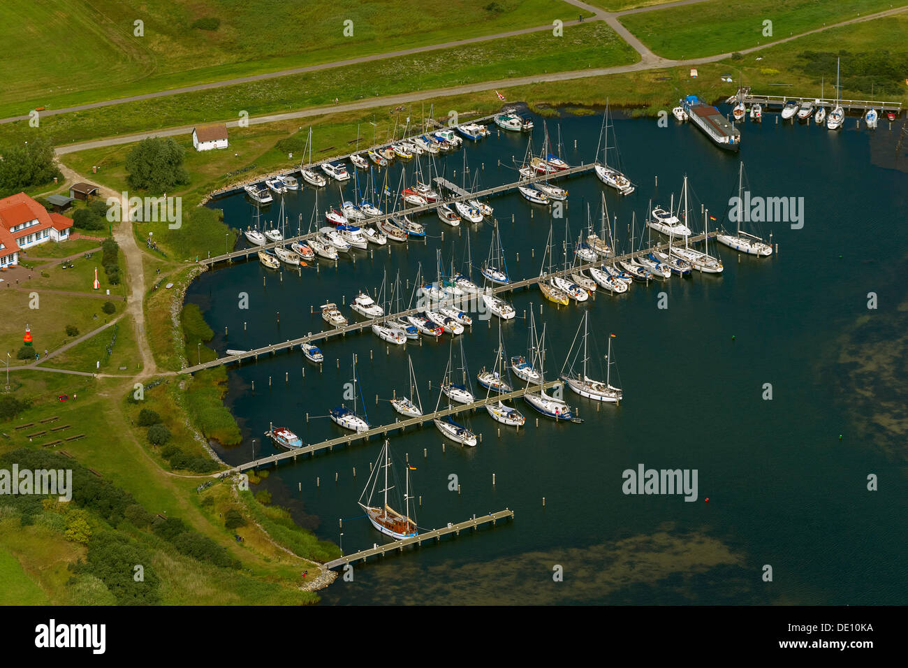Vista aerea, barche a vela, vela porto, Hiddensee Isola Foto Stock