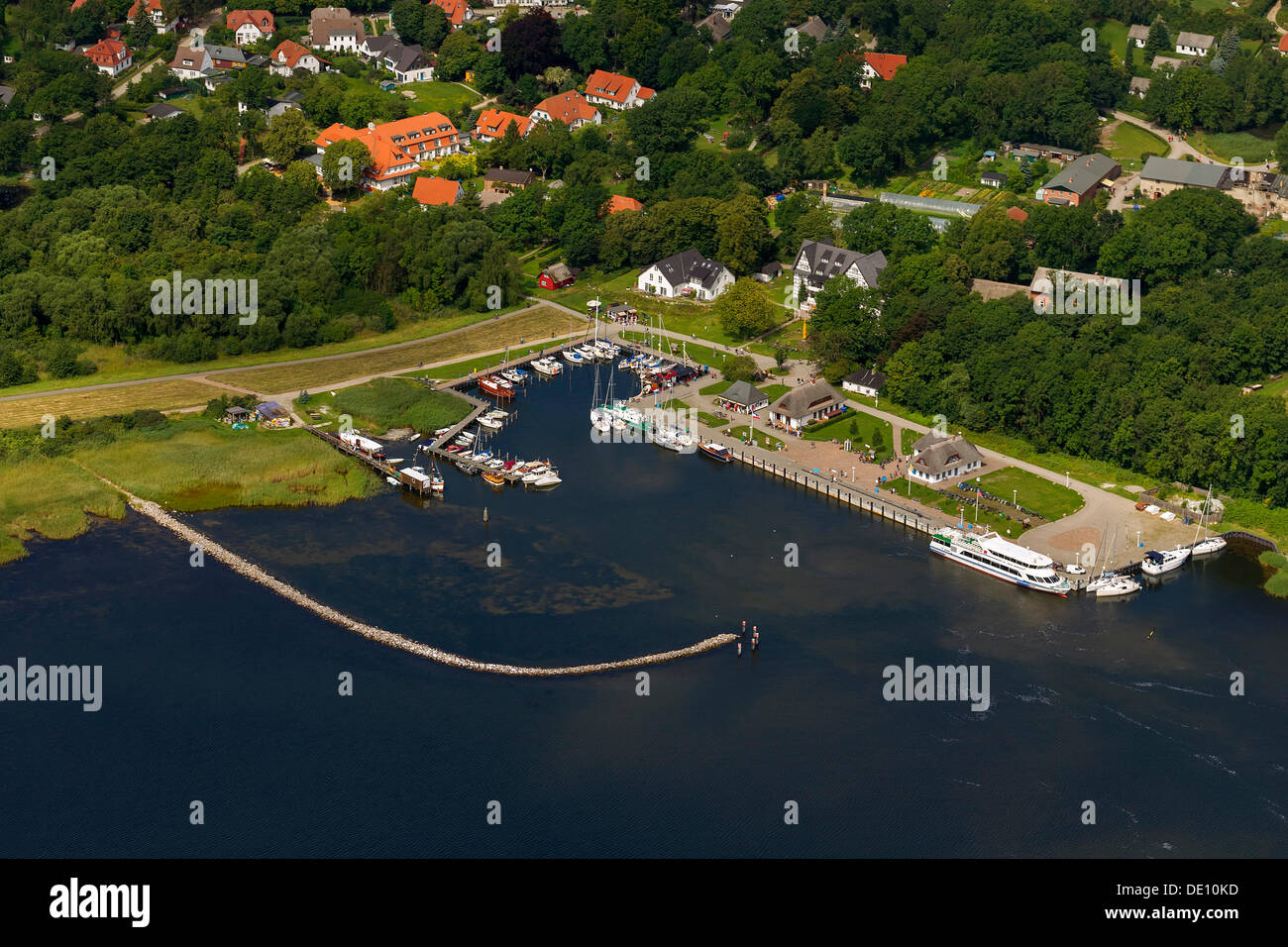 Vista aerea, porto sul Mar Baltico di Kloster sull isola di Hiddensee Foto Stock