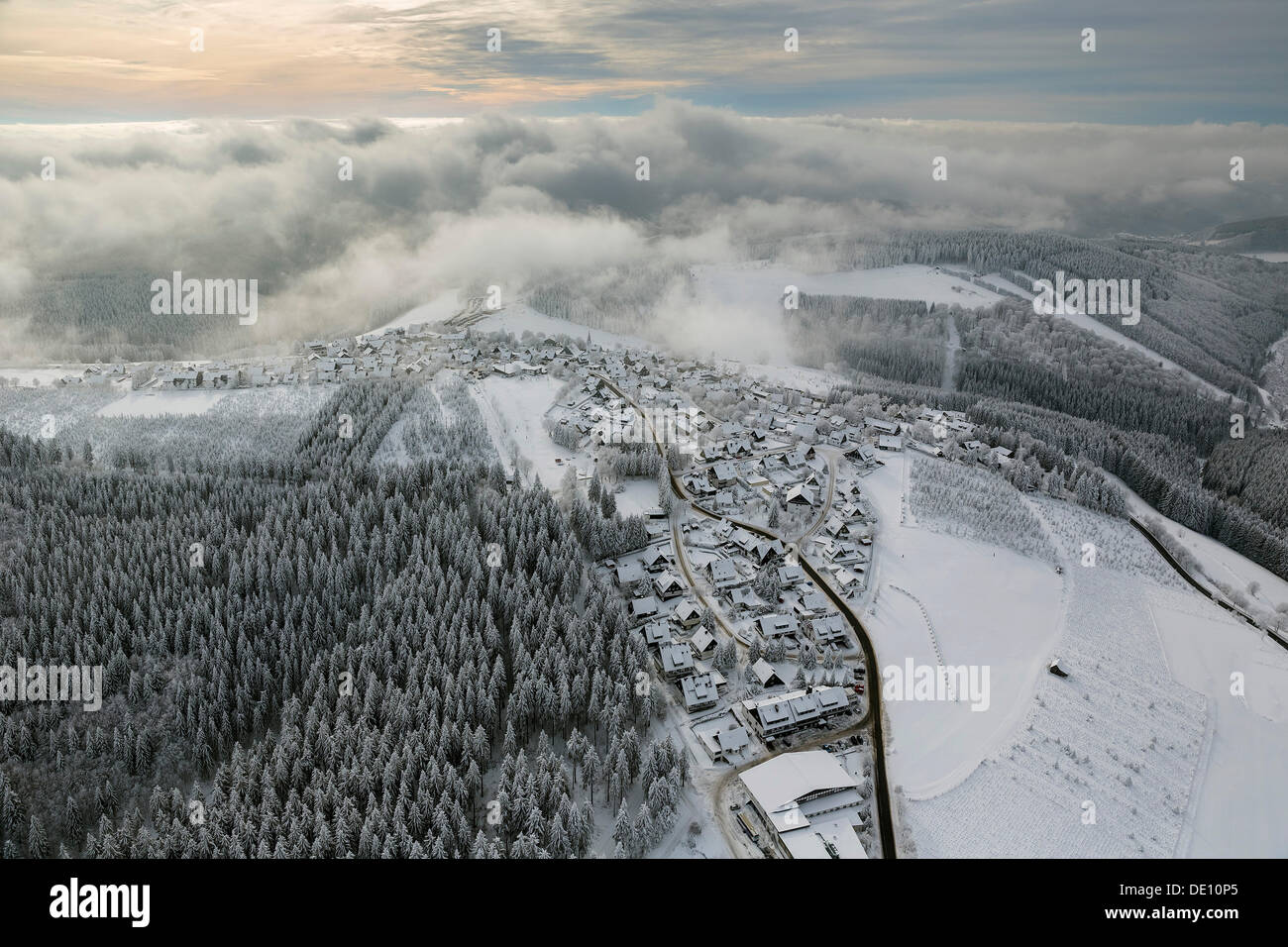 Vista aerea, Altastenberg trimestre in inverno Foto Stock