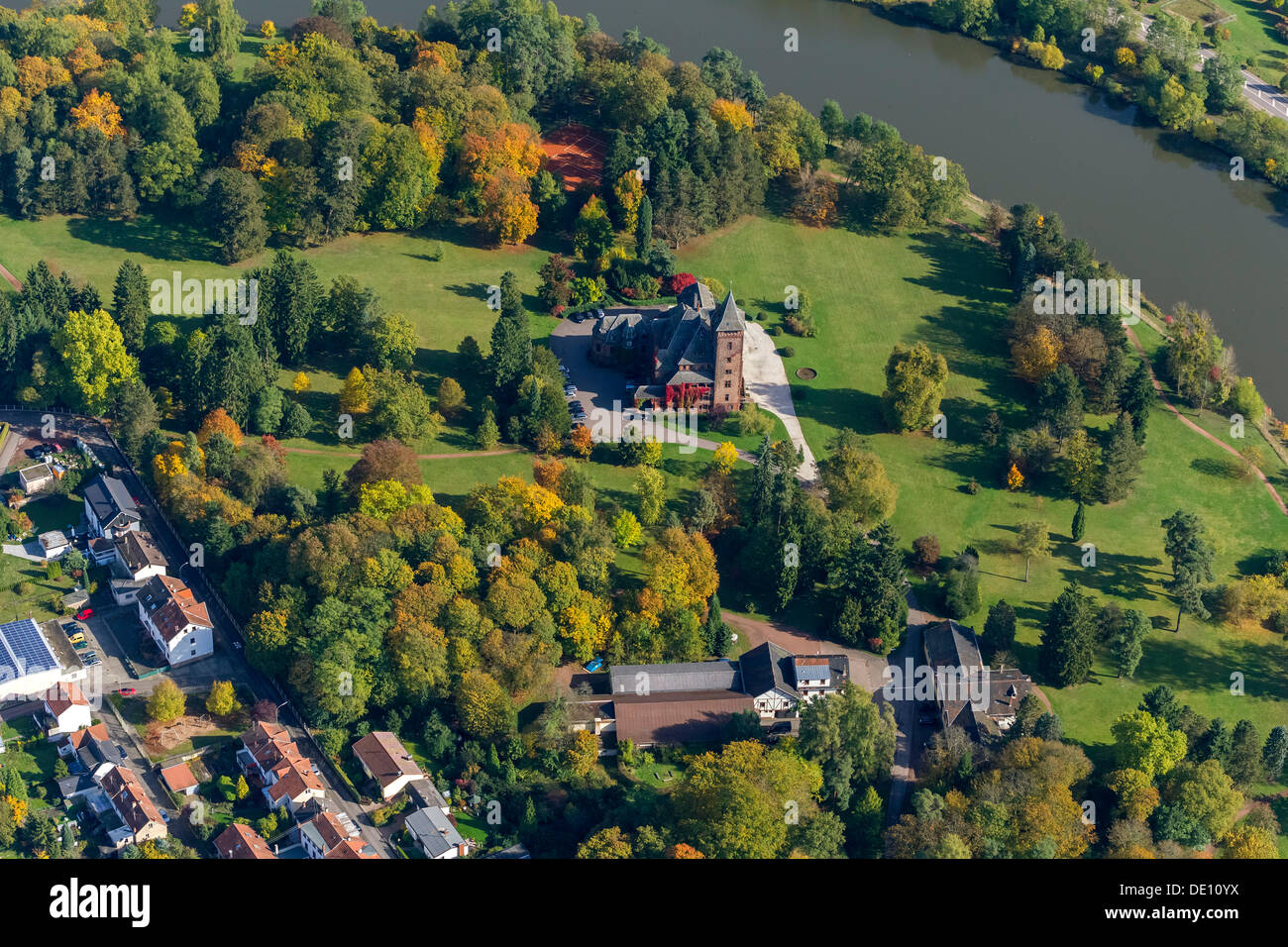 Vista aerea, guest house di Schloss Saareck Castle Foto Stock
