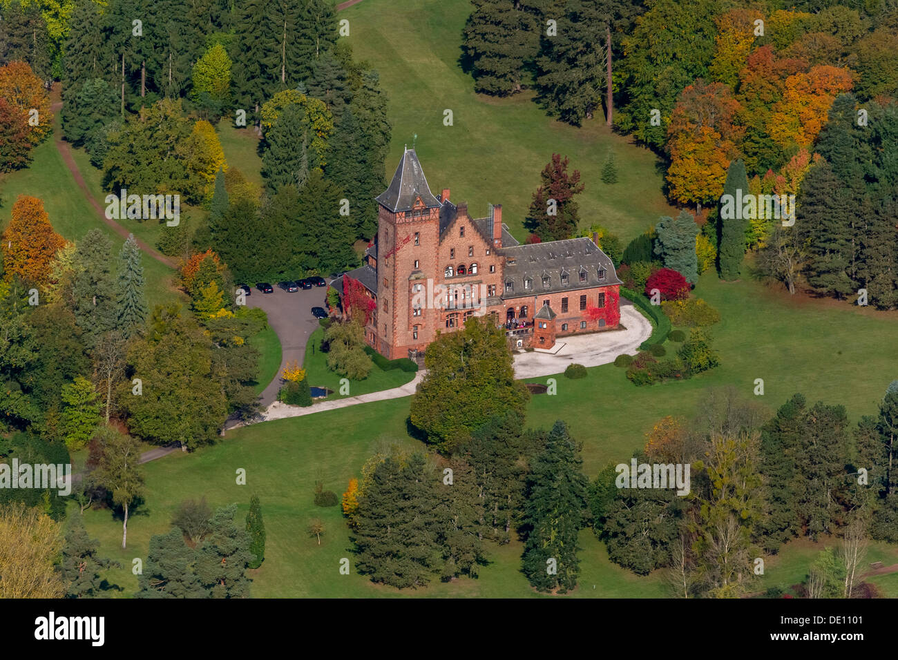 Vista aerea, guest house di Schloss Saareck Castle Foto Stock