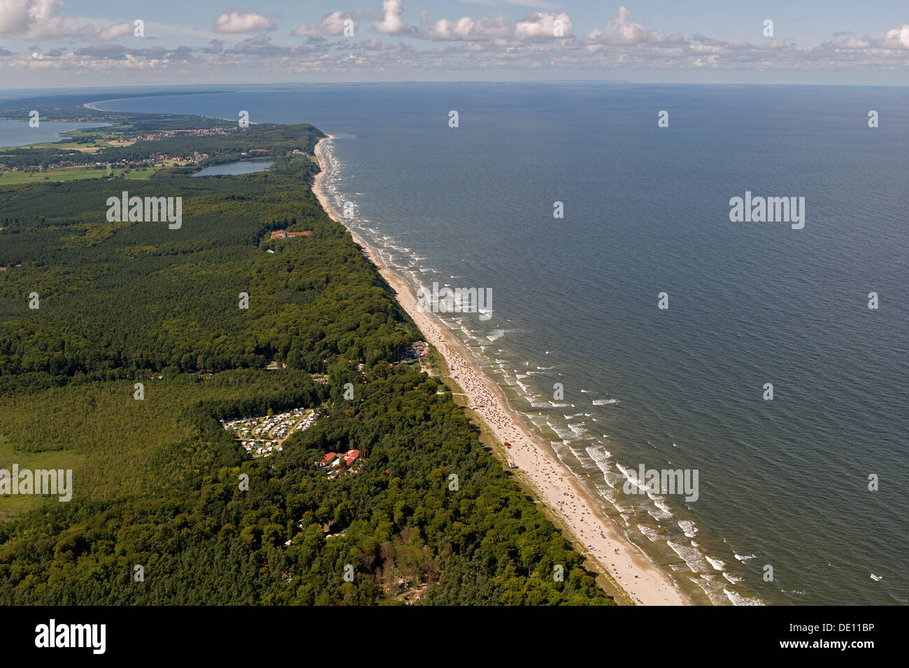 Vista aerea, costa con una spiaggia Foto Stock