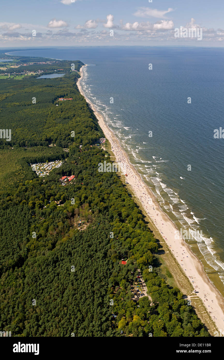 Vista aerea, costa con una spiaggia Foto Stock