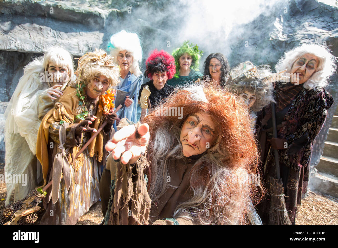 La piccola strega - teatro per il pubblico più giovane da Otfried Preussler, Waldbuehne Heessen open-air theatre Foto Stock