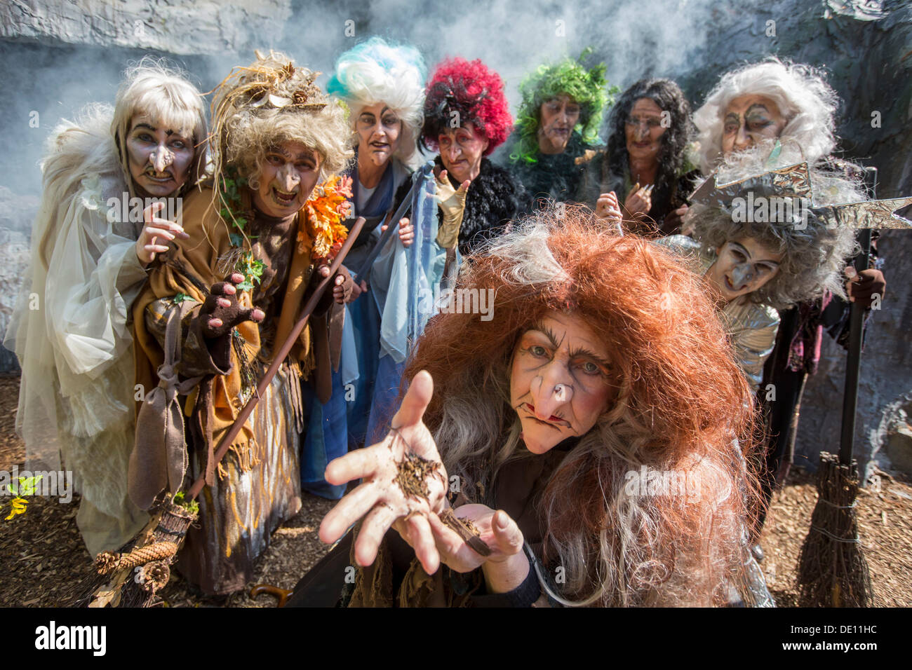 La piccola strega - teatro per il pubblico più giovane da Otfried Preussler, Waldbuehne Heessen open-air theatre Foto Stock