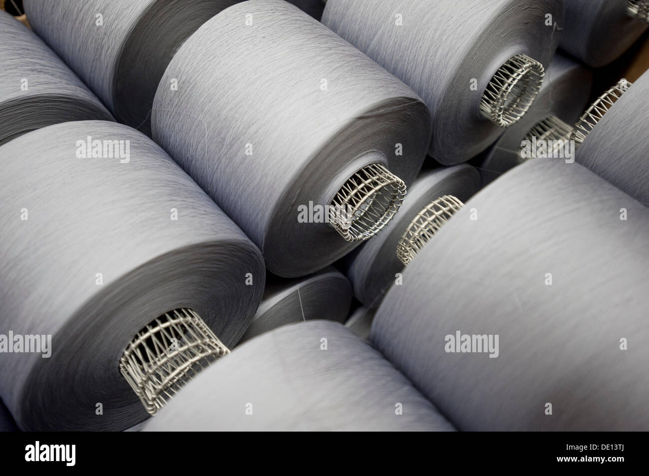 Completati gli steli colorati di filo, fibre TWD Deggendorf Foto Stock