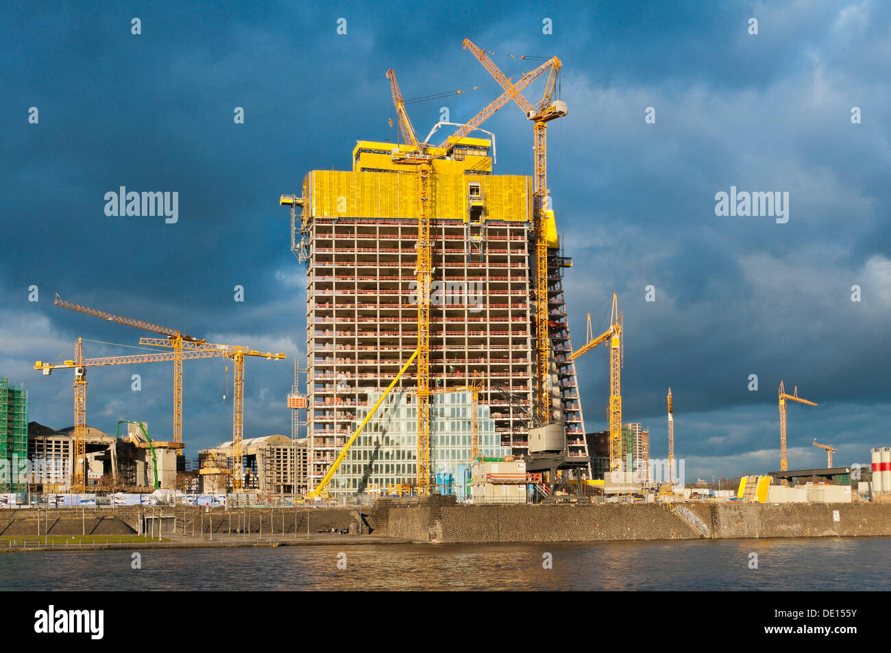 Costruzione della Banca centrale europea, BCE, sui motivi dell'ex mercato all'ingrosso hall, visto dalle rive del Foto Stock