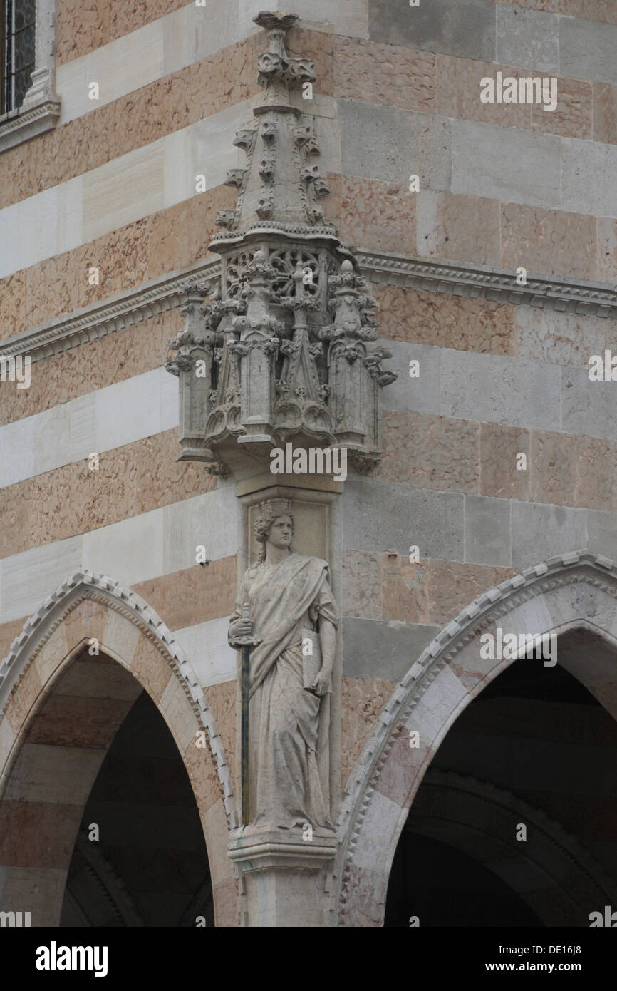 Loggia del Lionello progettata da Nicolò Lionello, stile gotico veneziano, chiamato anche il Palazzo Comunale o Palazzo Pubblico Foto Stock
