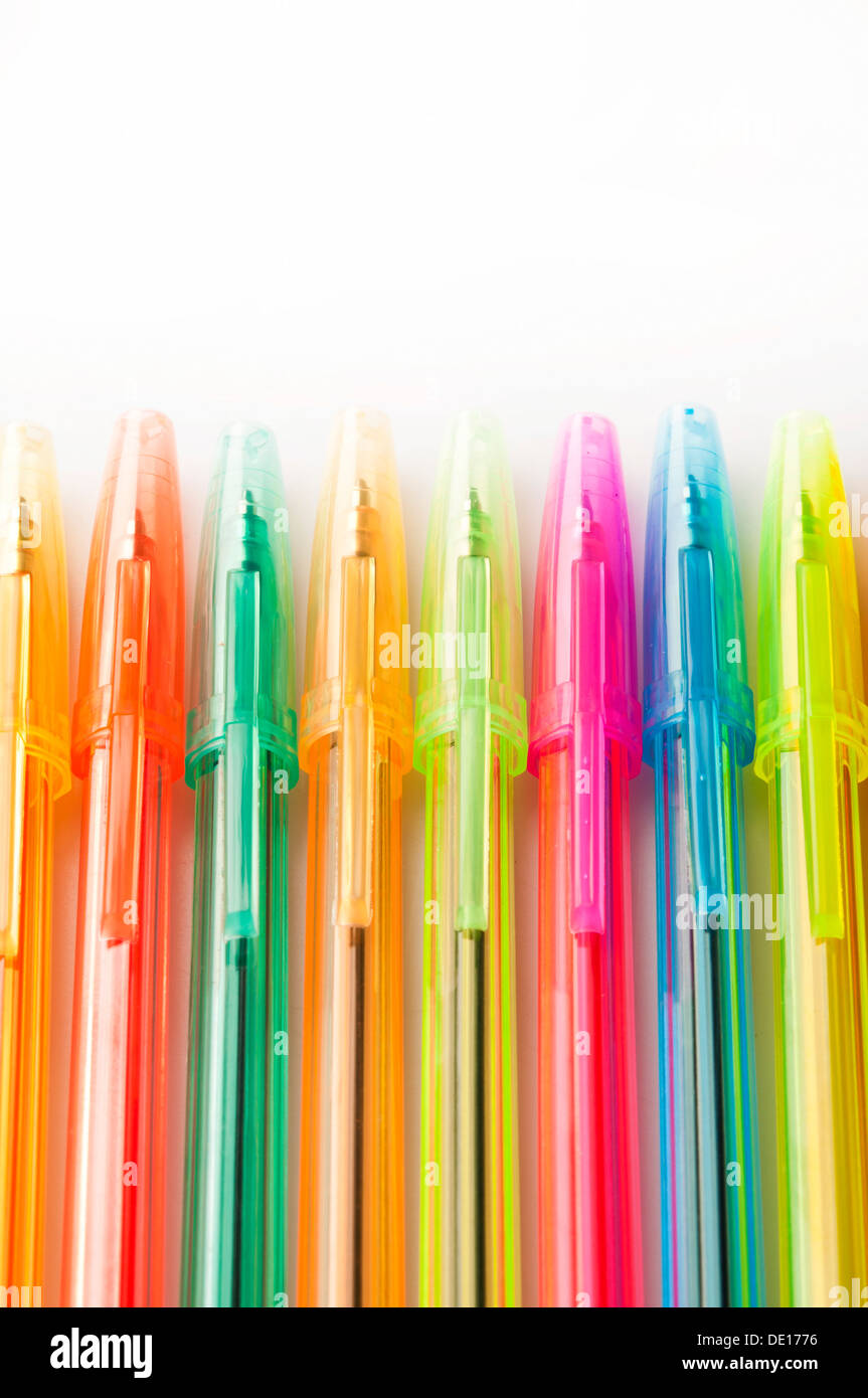 Penne colorate immagini e fotografie stock ad alta risoluzione - Alamy