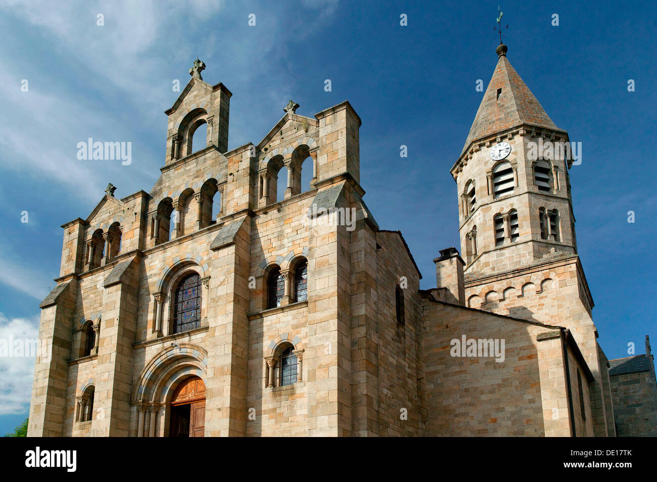 Chiesa romanica di St Julien Chapteuil, vicino a Le Puy en Velay, Haute Loire, Auvergne Francia, Europa Foto Stock