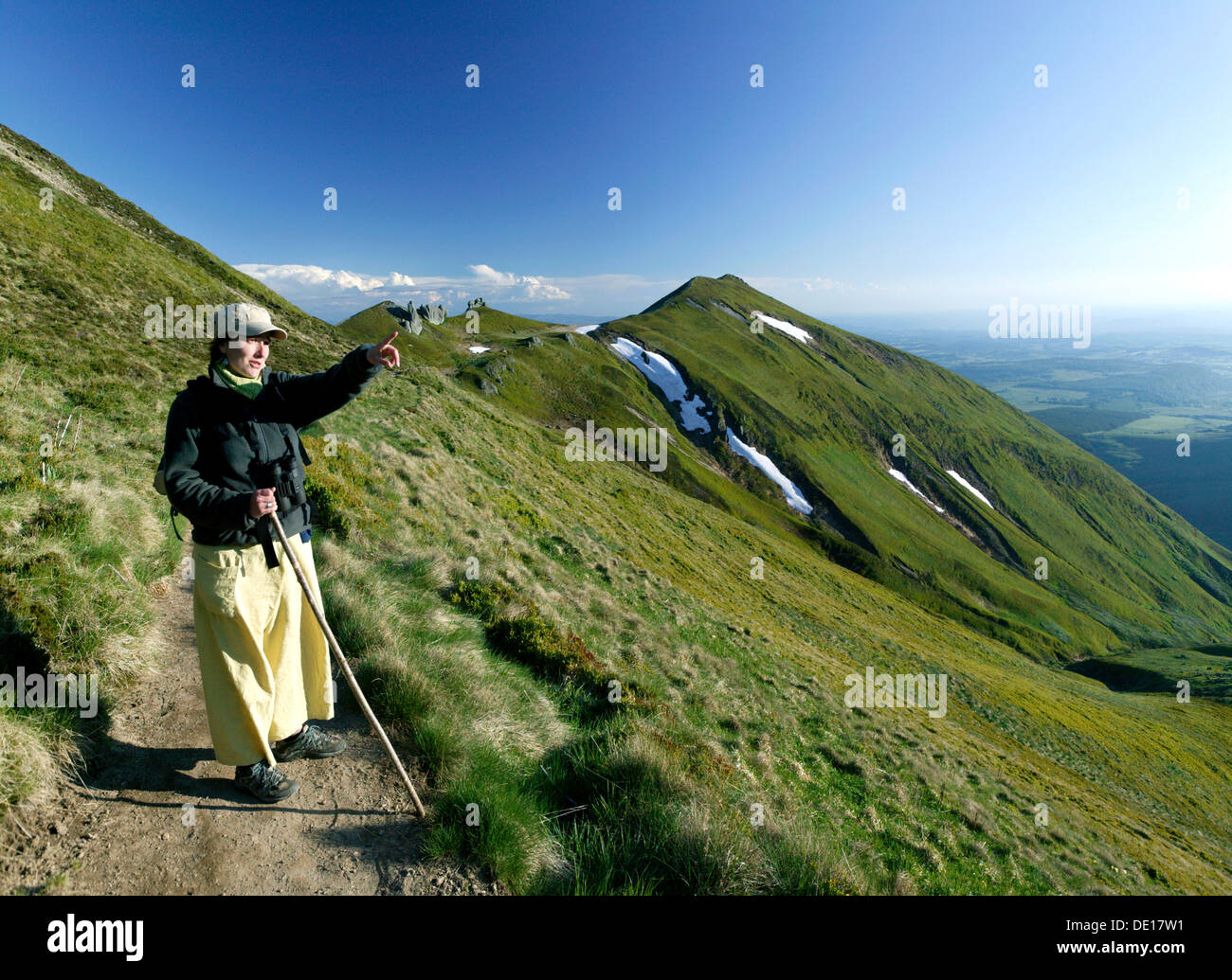 Escursionista in Massif du Sancy, Parc Naturel Regional des Volcans d'Auvergne parco naturale Regionale dei Vulcani della Auvergne Foto Stock