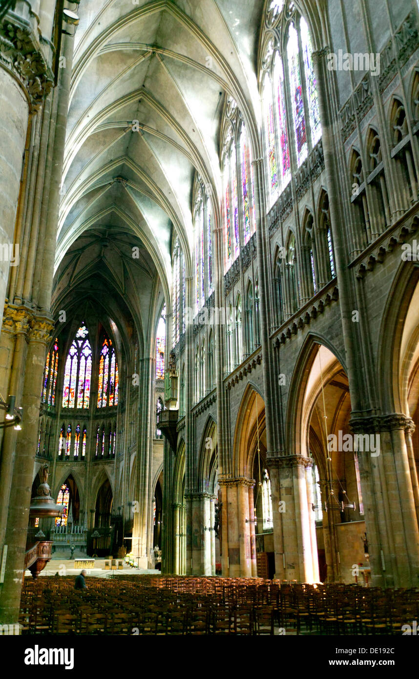 Vista interna, Cattedrale di Saint-Étienne, costruito tra il 1220 e 1520, Metz, Lorena, Francia, Europa Foto Stock