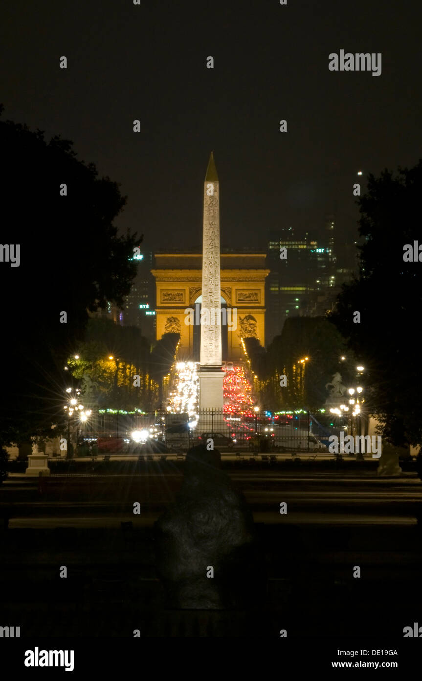 Avenue de Champs Elysees di notte, Parigi, Francia Foto Stock