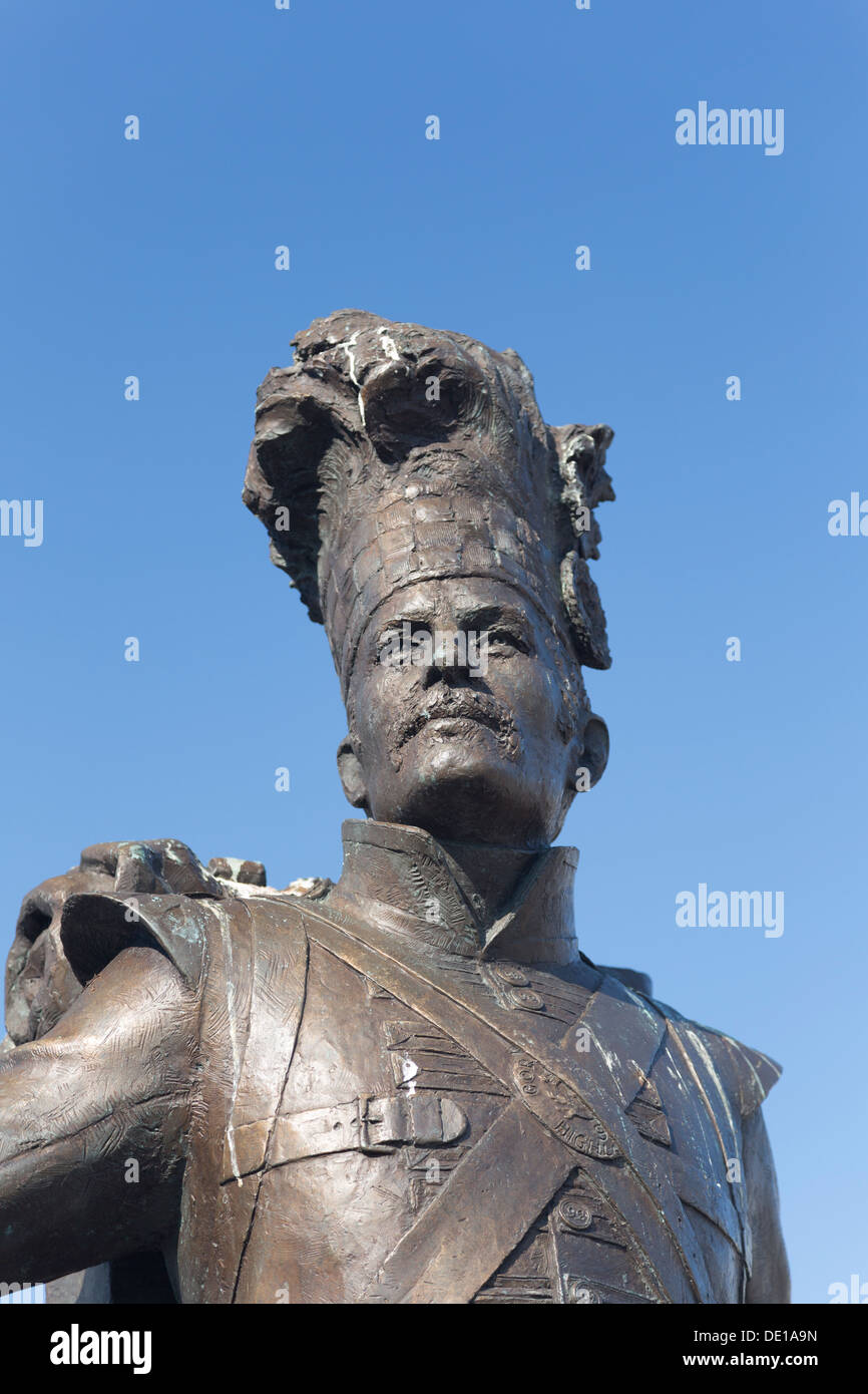 Regno Unito, Scozia, Aberdeen, il Gordon Highlander statua di Mark Richards, Piazza del Castello. Foto Stock