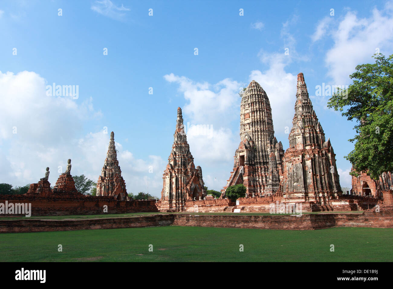 Antica pagoda di Wat Chaiwattanaram, Ayudhya, Tahiland Foto Stock