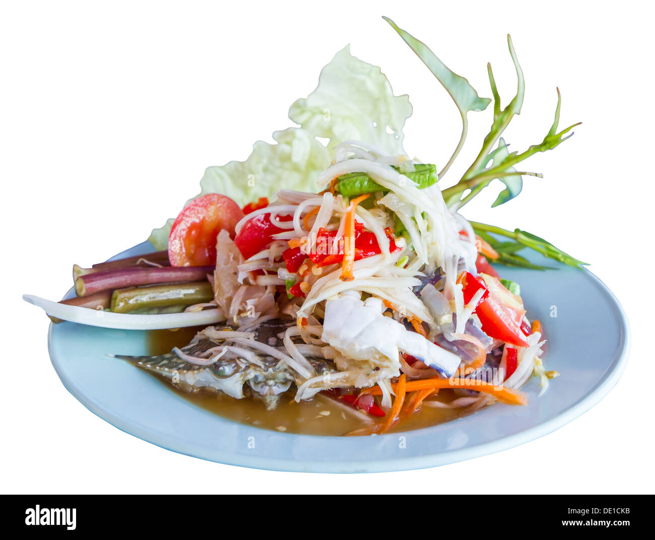 La papaia Thai insalata piccante o Som Tum con il granchio blu isolare Foto Stock