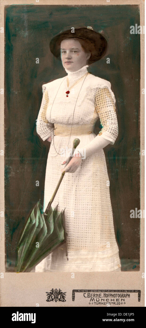 Persone, donne, 1900 - 1930, mezza lunghezza, carta colorata, C.Berne  Grand-ducal Baden Court photographer, Monaco, 1914, 20 ° secolo, 1910s, 10,  Germania, Impero tedesco, moda, vestiti, abiti, abiti, abiti, abiti,  cappello, cappelli,