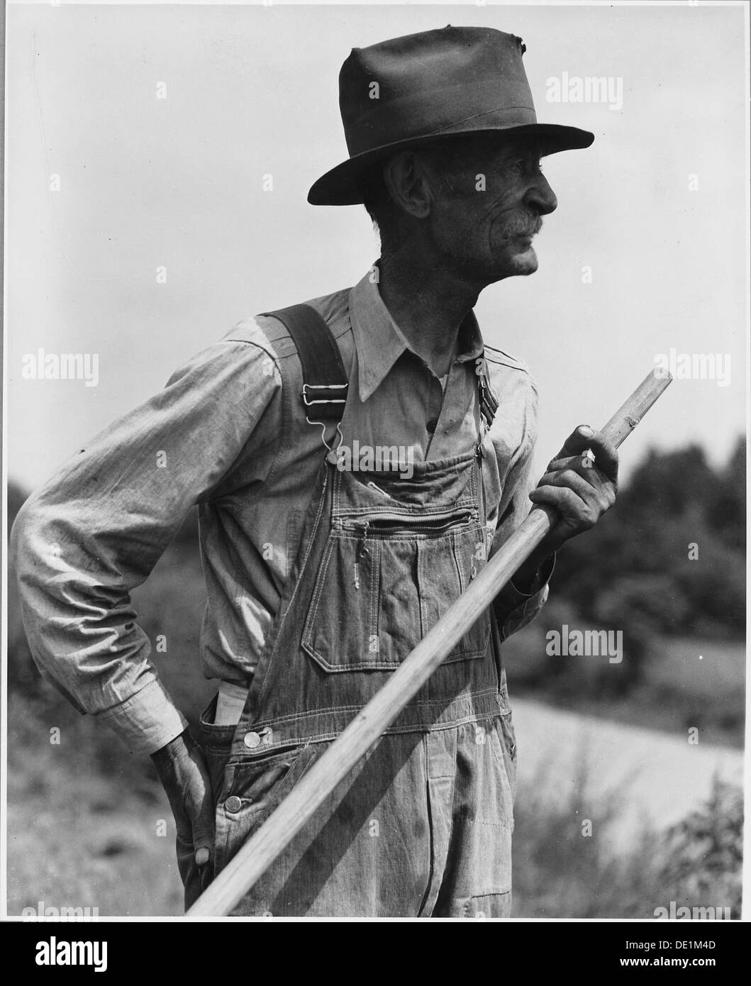 Questa immagine raffigura Harmony, una comunità nella contea di Putnam, Georgia, con il suo unico proprietario nero, il cui aspetto è stato descritto come più bianco che africano, illustrando complesse identità razziali durante il periodo. Foto Stock