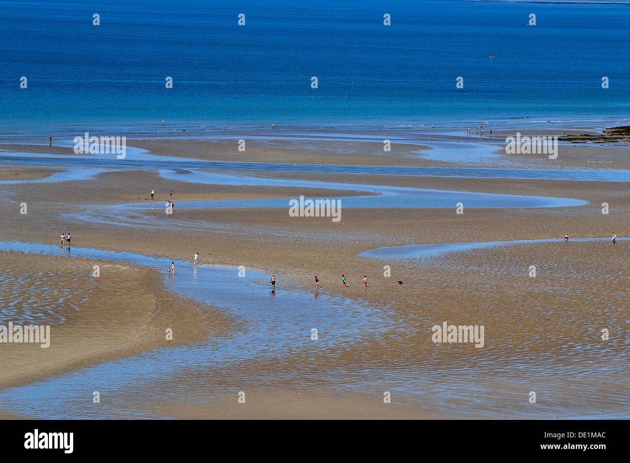 La bassa marea di fronte alla spiaggia di 'Plat Gousset, Granville (Bassa Normandia, Francia). Foto Stock