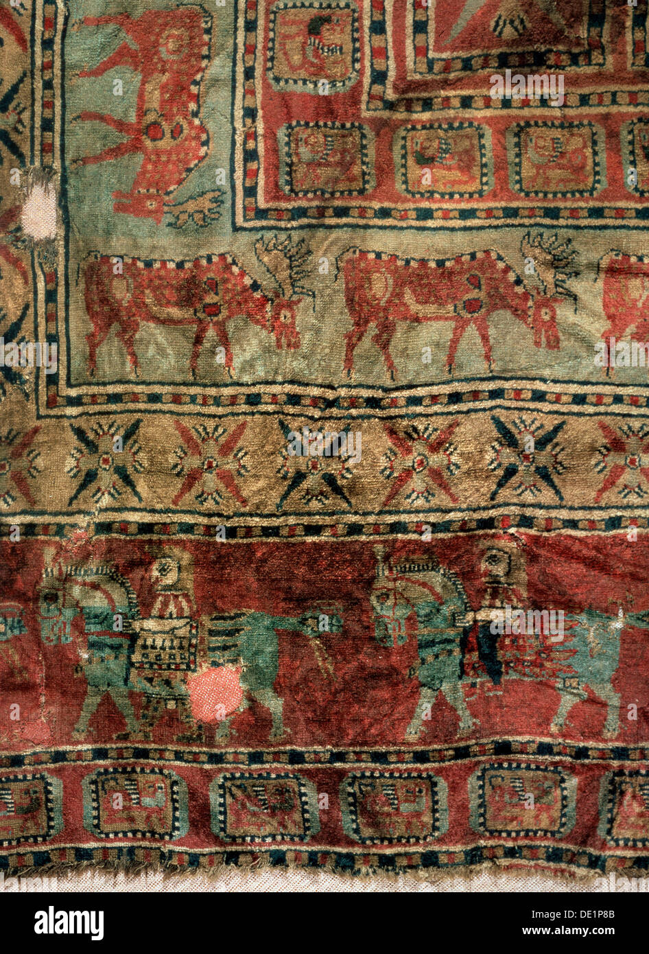 "Velluto (Dettaglio: daini e cavalieri)', V-IV secolo A.C. Artista: sconosciuto Foto Stock