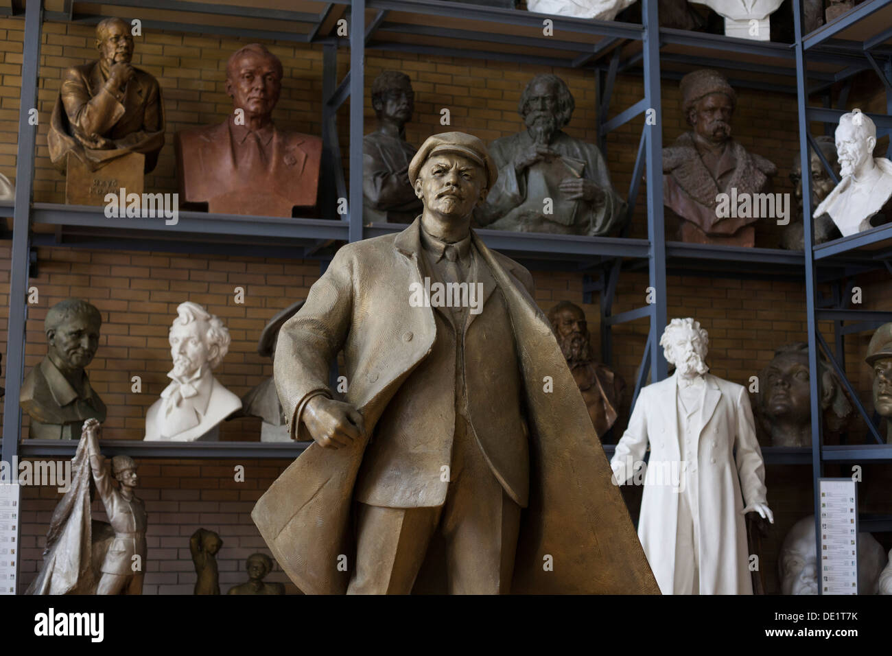 Una statua di Lenin all'interno del Zair Azgur Museum a Minsk, in Bielorussia. Foto Stock