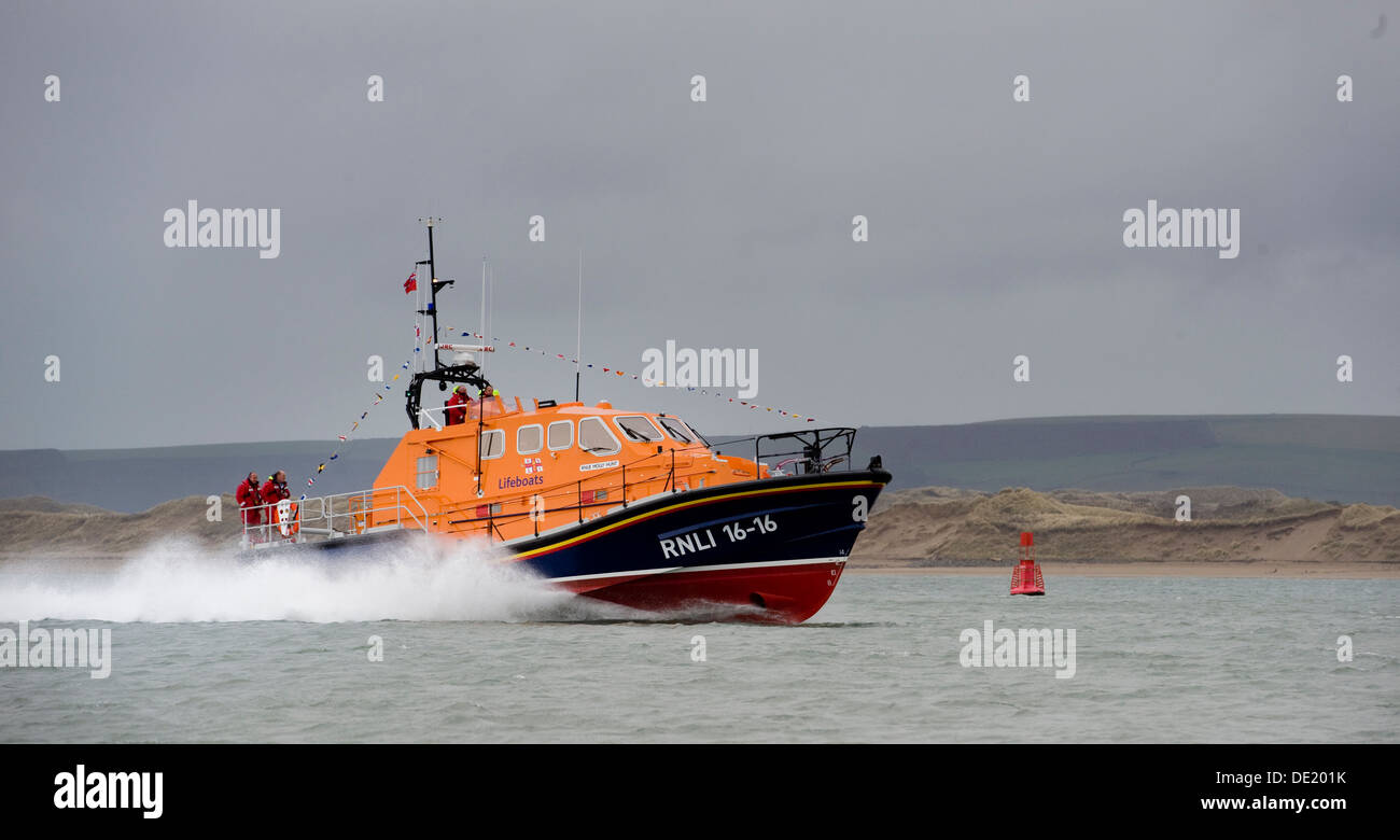 Il RNLI Tamar-class scialuppa di salvataggio Mollie Hunt in azione fuori Appledore sulla North Devon Coast Foto Stock