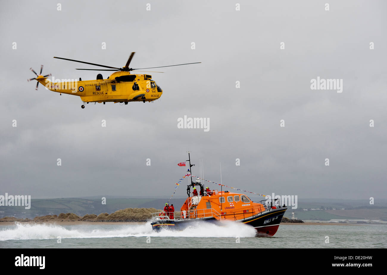 Il RNLI Tamar-class scialuppa di salvataggio Mollie Hunt in azione off Appledore sulla North Devon Coast Foto Stock