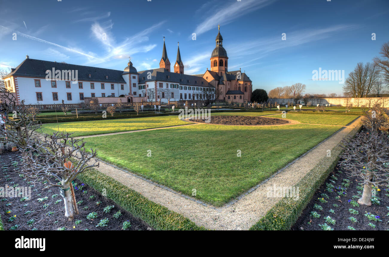 Un ex abbazia benedettina e giardino di erbe in Seligenstadt. Foto Stock