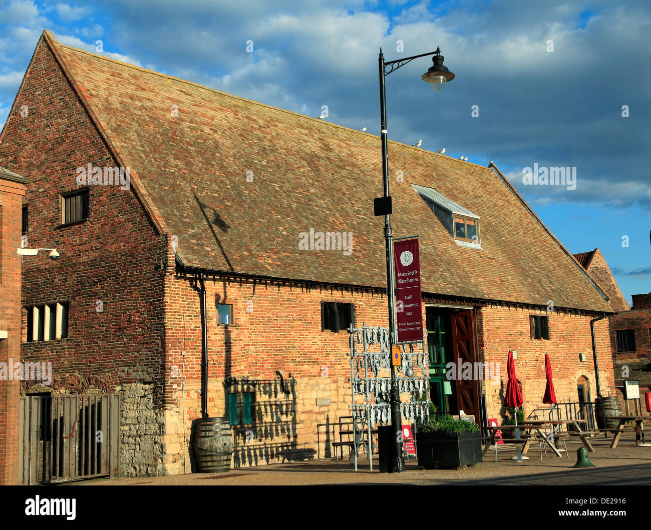 Marriott's Warehouse, Quayside, Kings Lynn Norfolk Inghilterra UK convertito port harbour edificio al ristorante Foto Stock