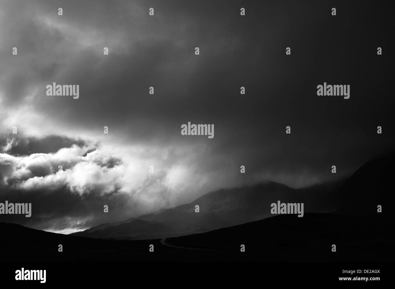 Doccia su Beinn na Caillich, dal sentiero di marmo, Strath Suardal, vicino a Broadford, Isola di Skye, Scotland, Regno Unito Foto Stock