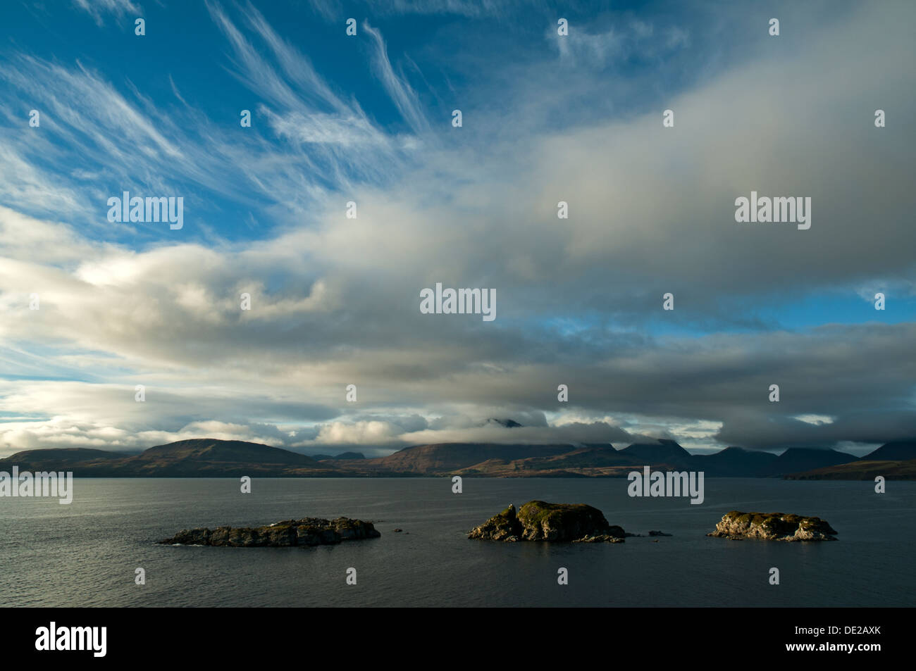 Il Cuillin Hills da Ob Gauscavaig baia vicino Tokavaig sulla costa occidentale di Sleat, Isola di Skye, Scotland, Regno Unito Foto Stock
