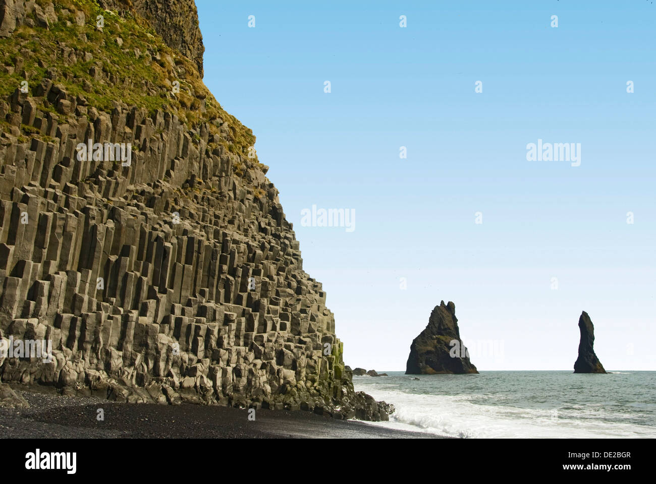 Vik mi Myrdal, ripida costa, rocce di ago, Islanda, Europa Foto Stock