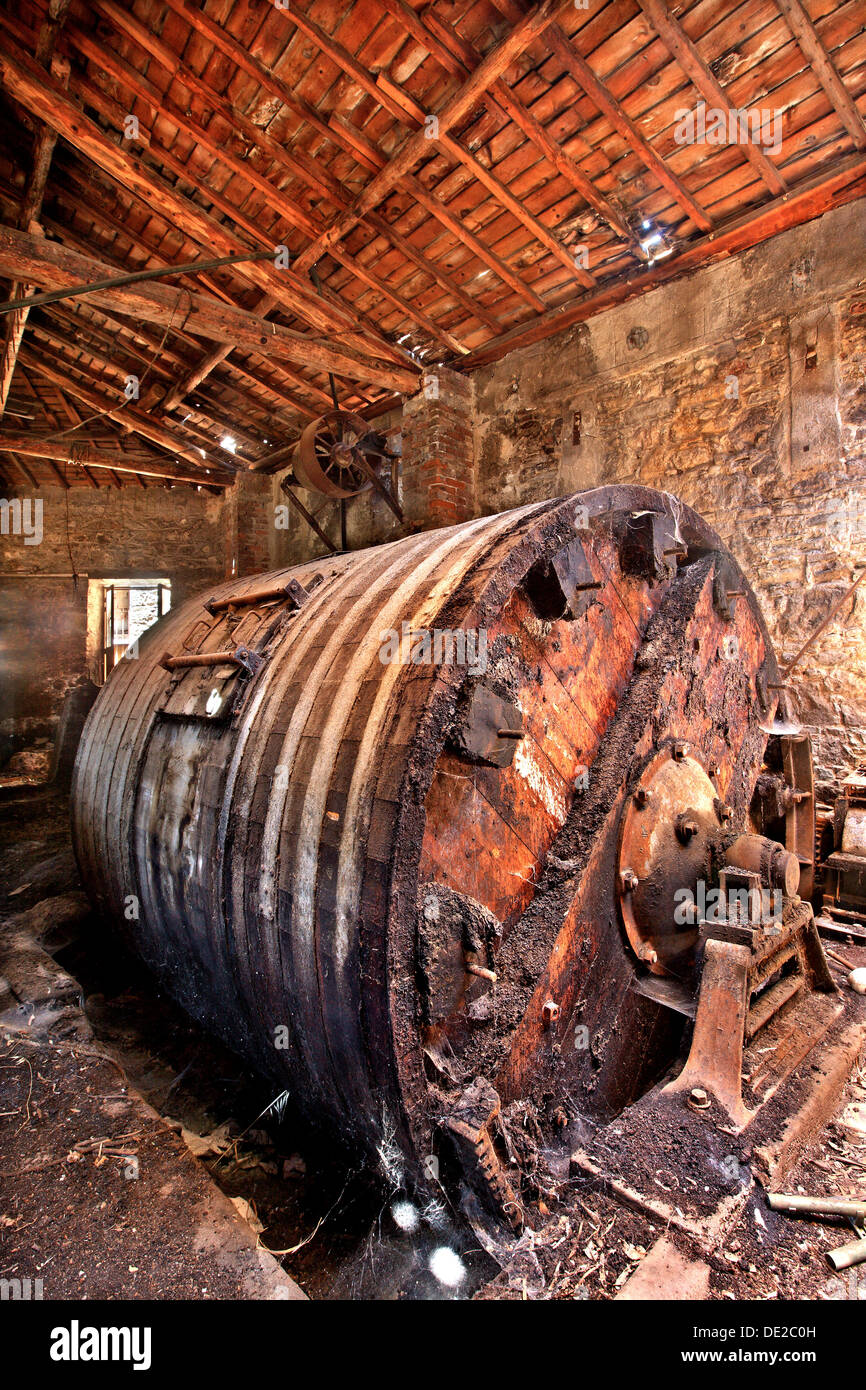 All'interno di una conceria abbandonata in Karlovasi town, Samos Island, Grecia. Foto Stock