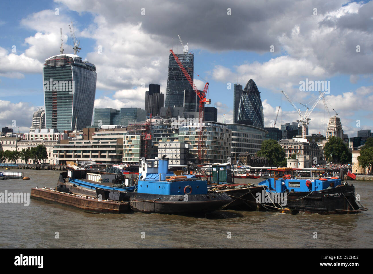 Il 20 Fenchurch Street edificio, a Londra, in Inghilterra. È anche noto come 'Walkie talkie' edificio e 'La pinta'. Foto Stock
