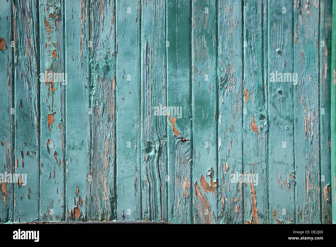 Verniciato color turchese, weathered staccionata in legno con vernice di pelatura Foto Stock