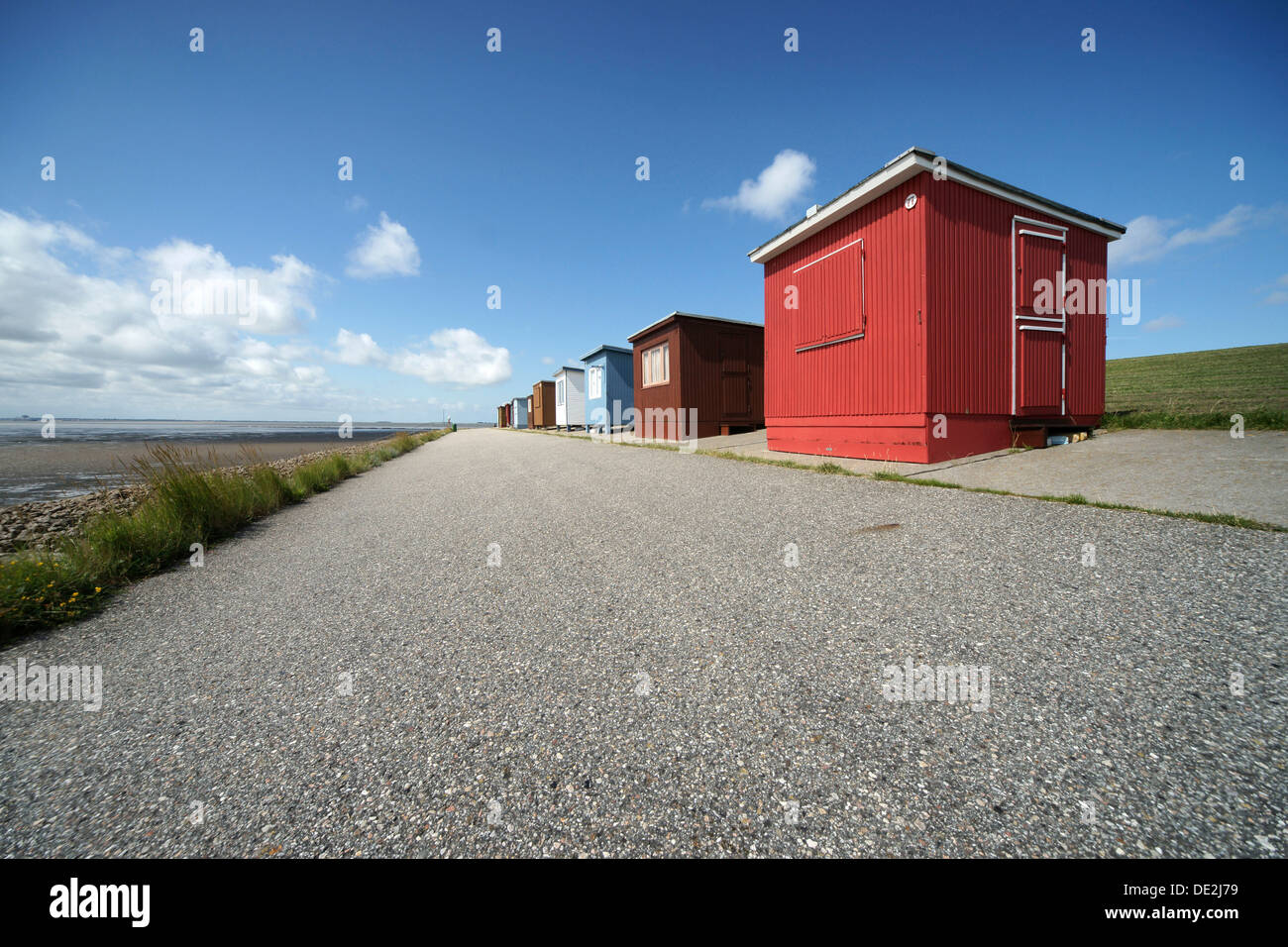 Pittoresca spiaggia di capanne sulla diga sul Mare del Nord, Dagebuell, Frisia settentrionale, Schleswig-Holstein Foto Stock