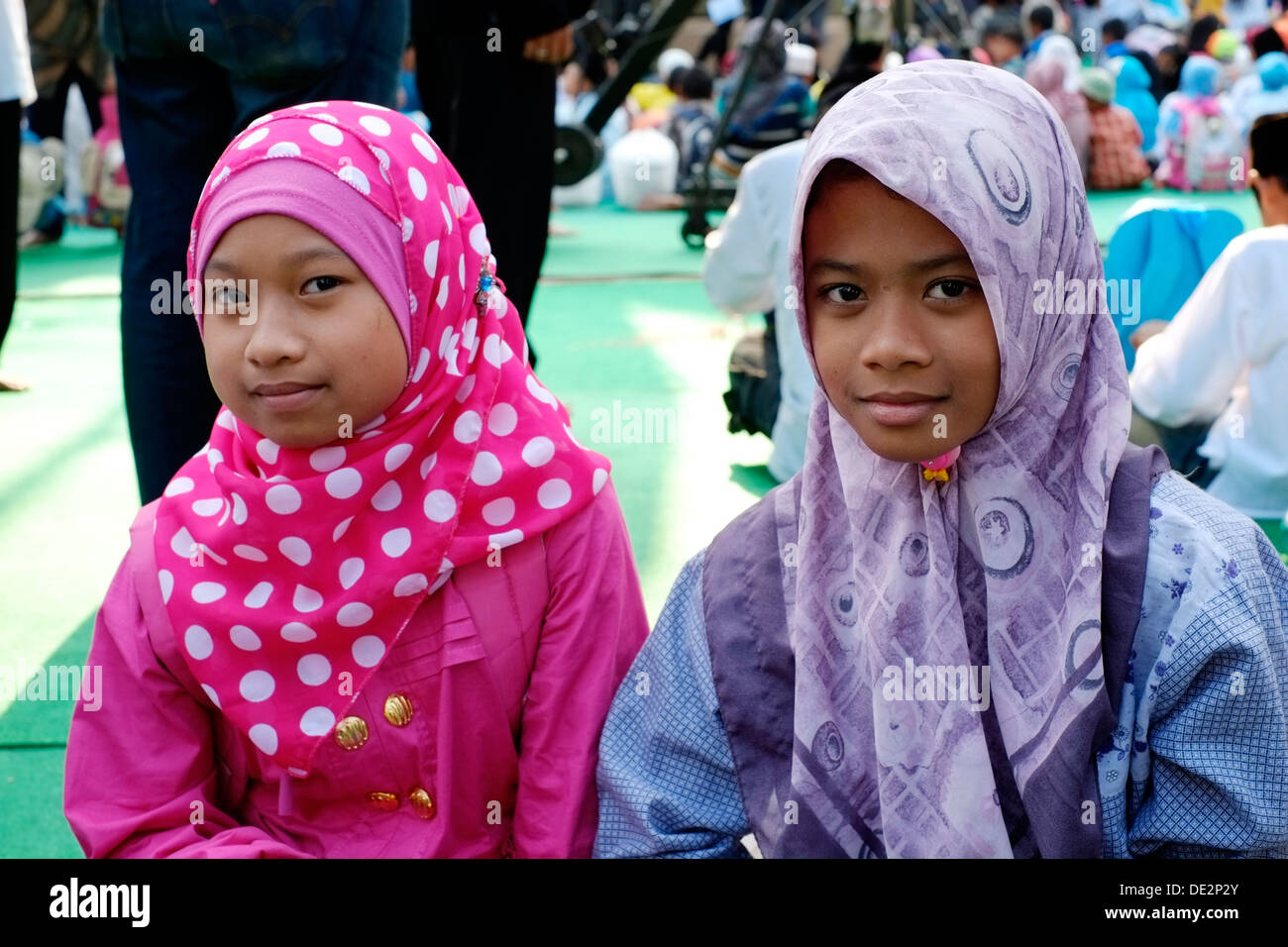 Giovani orfani godetevi un concerto gratuito e intrattenimento durante le vacanze Eid celebrazioni malang java indonesia Foto Stock