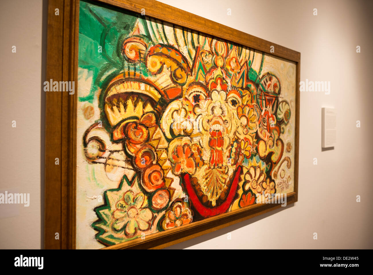 Soeki Irodikromo ArtWork Art Museum of the Americas Washington DC // WASHINGTON DC — "Untitled" (1986) di Soeki Irodikromo, un artista del Suriname, in mostra presso l'Art Museum of the Americas. Questa opera fa parte della mostra "Fusion: Tracing Asian Migration to the Americas through ama's Collection", che mostra le intersezioni culturali e le espressioni artistiche derivanti dalla migrazione asiatica ai Caraibi e al Sud America. Foto Stock