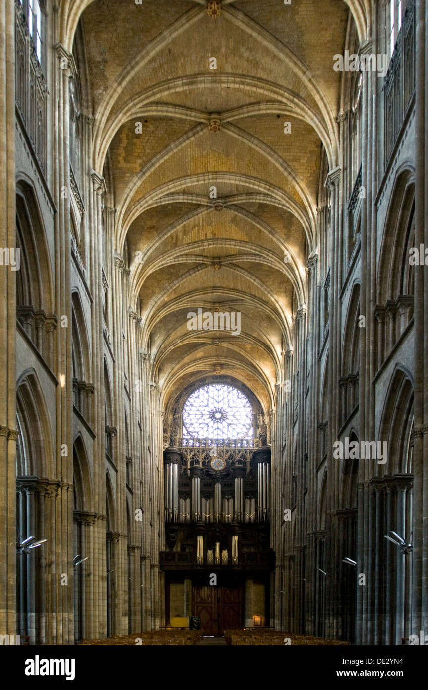 La navata centrale della cattedrale di Rouen, Rouen, Normandia, Francia Foto Stock