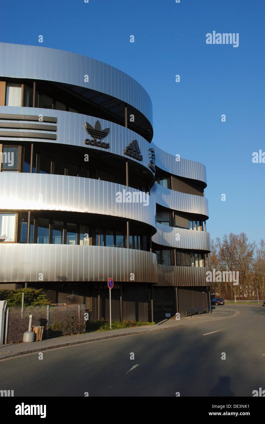 La sede centrale di adidas a Herzogenaurach Foto stock - Alamy