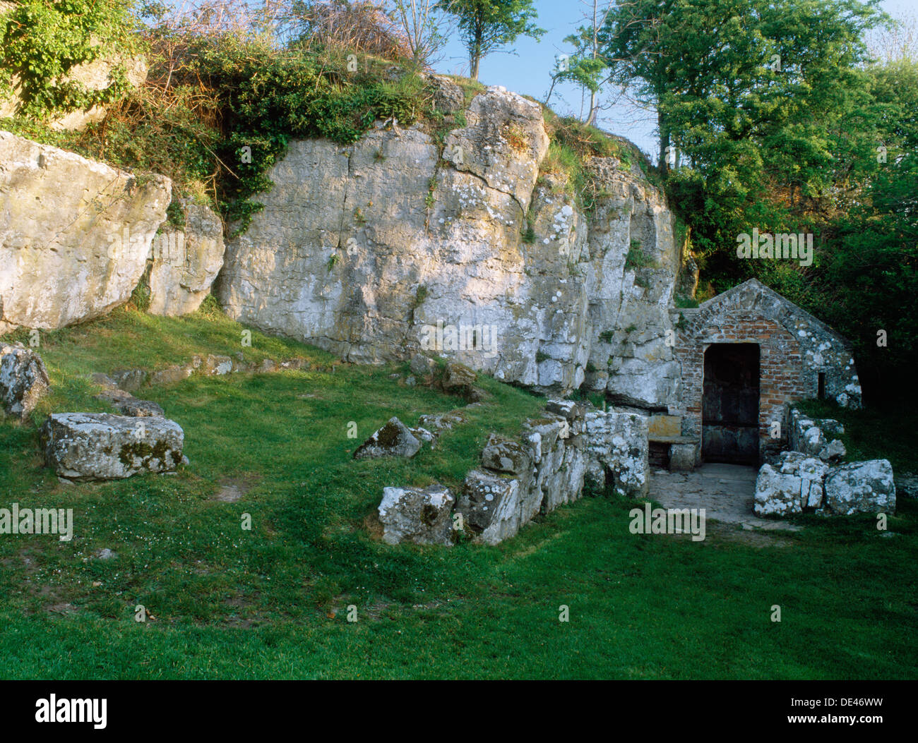 Ffynnon Seiriol, Anglesey: Pozzo santo a Penmon Priory associati a San Seiriol che tradizionalmente fondato un monastero celtico qui in C6th. Foto Stock