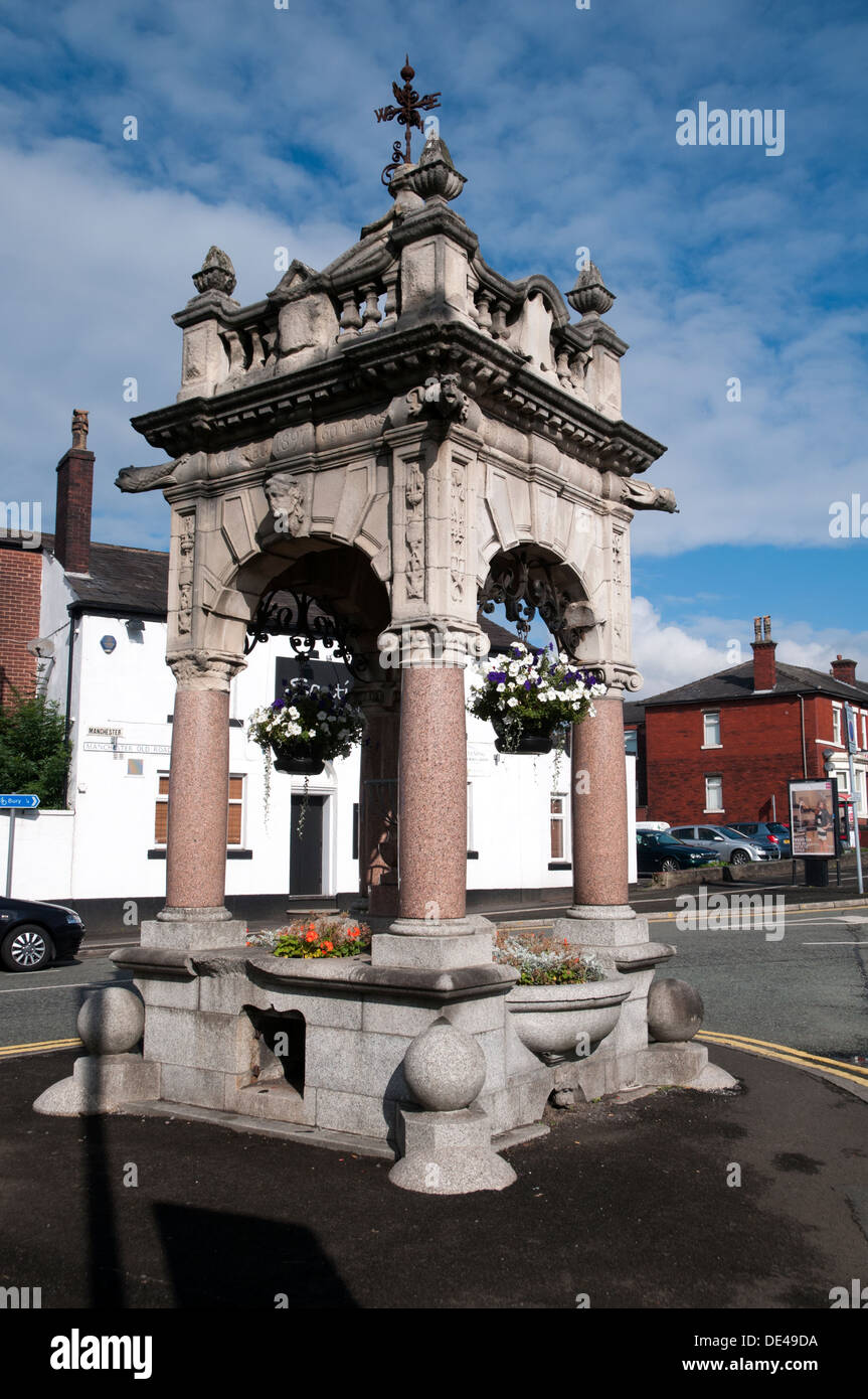 Potabile ornamentali e fontana abbeveratoio, Manchester Road, Bury, Greater Manchester, Inghilterra, Regno Unito. Costruito 1897 da T R Kitsell Foto Stock